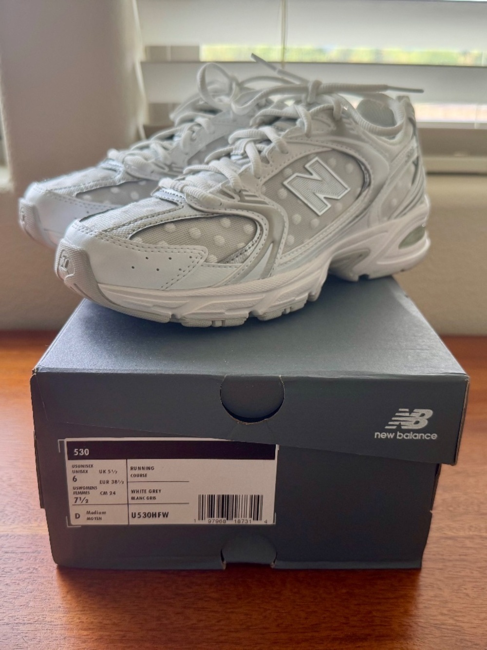 New Balance 530 White Metallic Silver Polka Dot Sneakers Sz 7.5W/ 6M W/ Box
